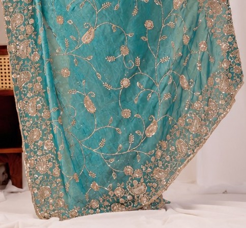 Teal Blue Regal Teal Floral Heritage Saree Teal Blue Regal Floral Heritage Saree + The Teal Blue Regal Floral Heritage Saree brings traditional floral motif weaving to a teal blue base, and it's built for anyone comparing options for a teal color saree rather than something purely decorative. The colour reads true in both daylight and indoor event lighting, which matters more than it sounds &mdash; a lot of sarees photograph differently under venue lighting than they do in a product shot, and this one has been chosen to hold its tone consistently. &bull; Craftsmanship